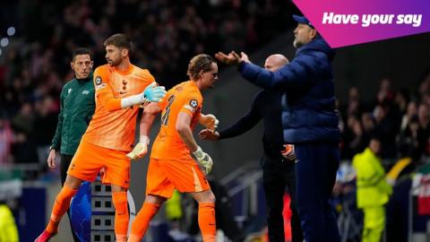 Antonin Kinsky being replaced by Guglielmo Vicario during Tottenham's game against Atletico Madrid.