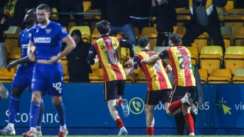 Partick Thistle celebrate Oisin Smyth's penalty against St Johnstone
