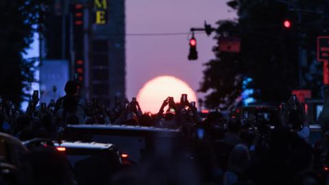 people taking picture of manhattanhenge