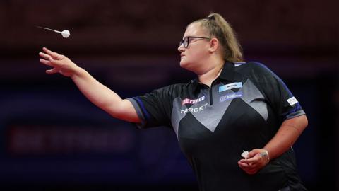 Beau Greaves throws a dart