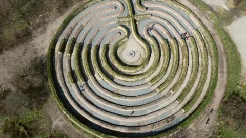 It's a big round circle made up of Cornish hedges that brings you to the heart of the labyrinth 