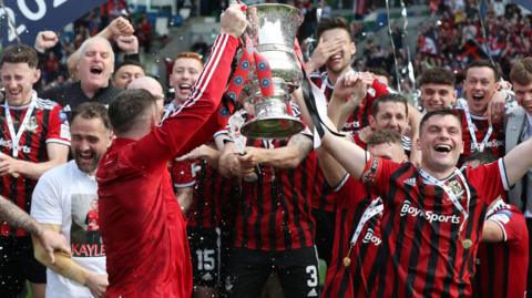Crusaders celebrate Irish Cup win