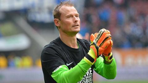 Alex Manninger claps his hands