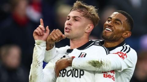 Emile Smith Rowe celebrates