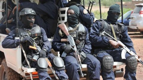 Malian anti-terrorist special forces "Forsat" members arrive at the entrance of the Kangaba tourist resort in Bamako on June 19, 2017,