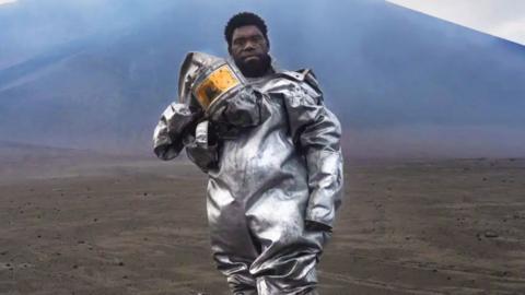 Elle Leontiev, - The Barefoot Volcanologist