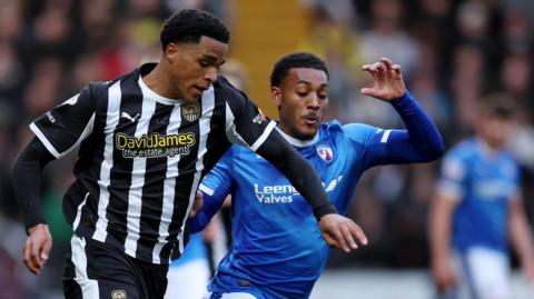 Tom Iorpenda of Notts County runs with the ball while under pressure from Lewis Gordon of Chesterfield