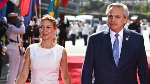 Fabiola Yáñez (left) and Alberto Fernández. Photo: June 2022