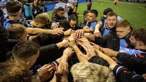 Cardiff squad huddle after Bulls defeat in November 2023