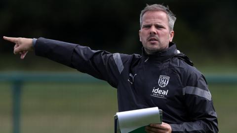 Stephen Clemence gesticulates during a training session