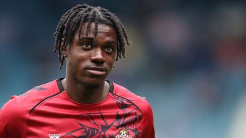 Romeo Lavia warms up before a Southampton match