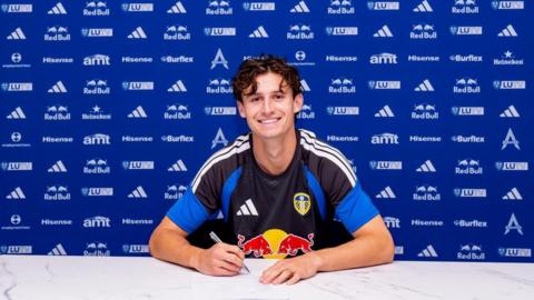 Brenden Aaronson of Leeds United signs a new contract