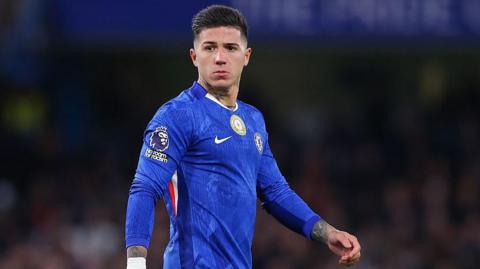 Enzo Fernandez stood looking while playing for Chelsea against Arsenal