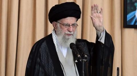 Ayatollah Khamenei giving a speech