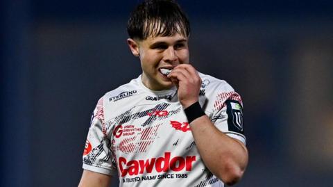 Scarlets fly-half Carwyn Leggatt-Jones