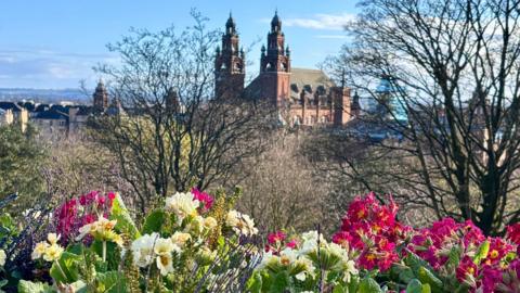 The towers of Kelvingrove gallery with flowers in the foreground