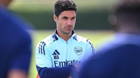 Arsenal manager Mikel Arteta watches a training session