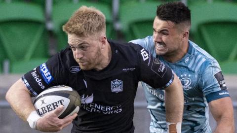 Kyle Steyn scores a try for Glasgow Warriors against Leinster