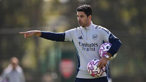 Mikel Arteta in training