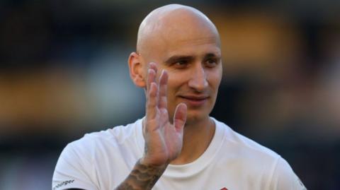 Jonjo Shelvey waving during his time with Eyupspor 