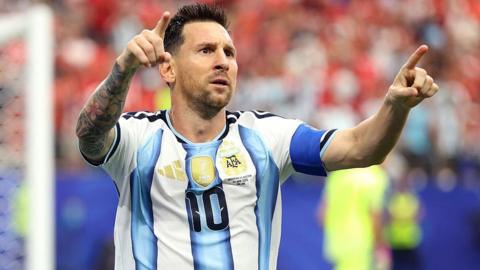 Lionel Messi celebrates