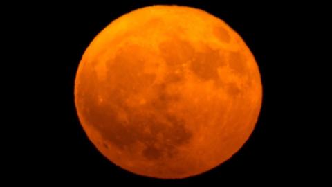 A red moon in the night sky