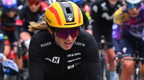 Elinor Barker competes in a cycle race