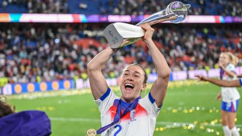Lucy Bronze celebrates with the Euro 2025 trophy