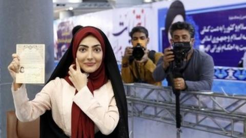 Iranian woman registers her candidacy in the presidential elections, in Tehran (14/05/21)