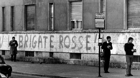 A graffiti on a wall in the Giambellino area exalting the left-wing terrorist group Red Brigades, Milan, 1977.