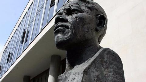 Nelson Mandela sculpture at the South Bank, by Ian Walters