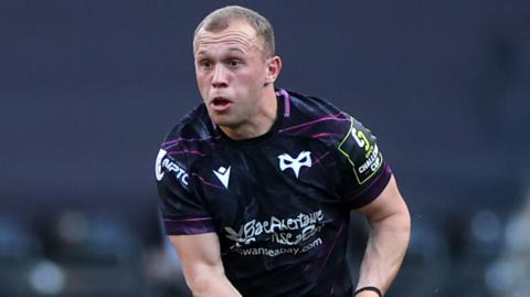 Luke Davies in action for Ospreys
