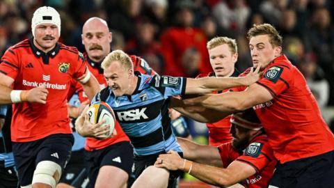Johan Mulder of Cardiff Rugby makes a break