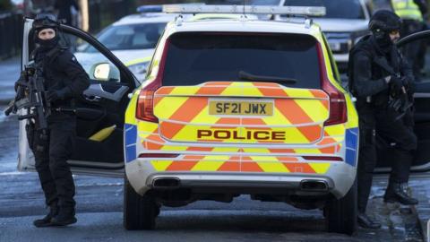 Armed officers, Edinburgh