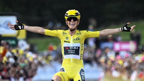 Pauline Ferrand-Prevot celebrates winning the Tour de France Femmes 2026