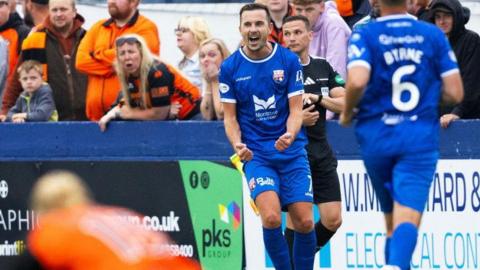 Montrose v Dundee United