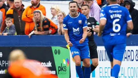 Montrose v Dundee United