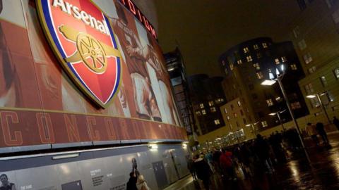 A picture of the Emirates Stadium at night
