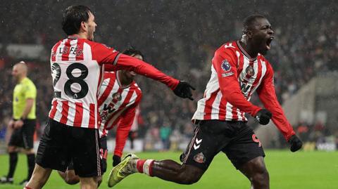 Brian Brobbey celebrates his goal for Sunderland