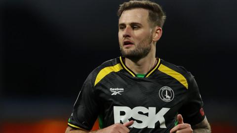 Macaulay Gillesphey in action for Charlton Athletic in their dark grey away shirt