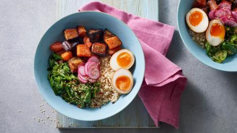 Buddha bowl with veg, sweet potato, spinach and egg