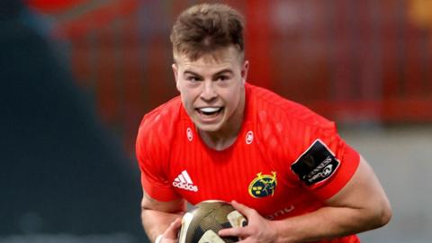 Alex McHenry's try put Munster ahead in first-half injury-time