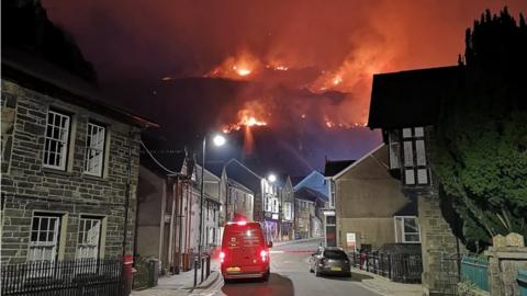 Tân mynydd Blaenau Ffestiniog