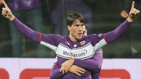 Dusan Vlahovic celebrates for Fiorentina