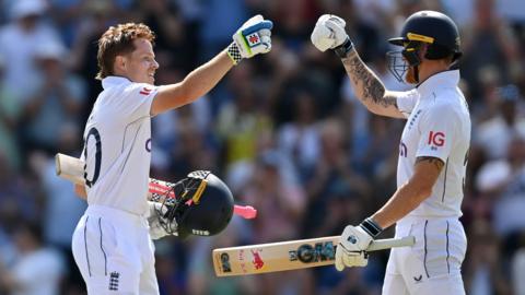 Ollie Pope and Ben Stokes punch gloves