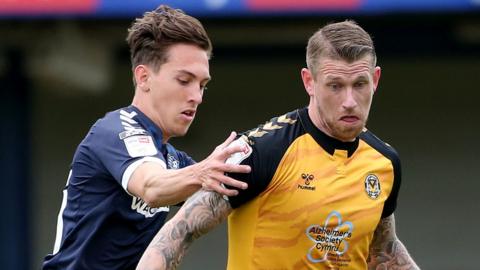 Scot Bennett holds off his man