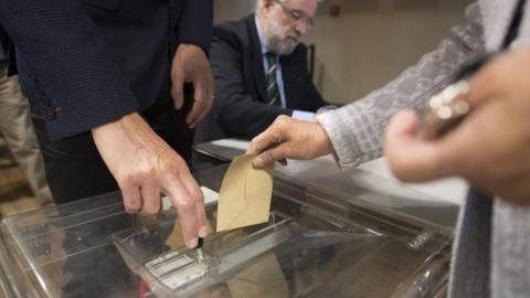 French voters cast their ballots