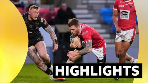 Mark Sneyd scores a try for Salford