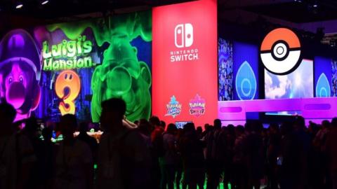 Gaming fans play wait in long lines to play new Nintendo Switch games at E3 2019