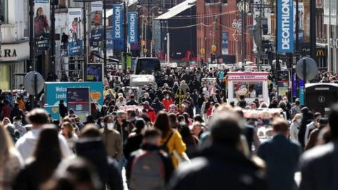 Shoppers in Briggate